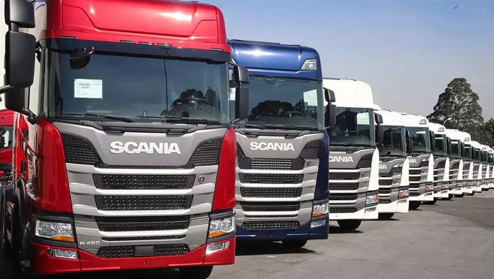 مجوز واردات کامیون کشنده و اتوبوس توسط رانندگان صادر میشود
