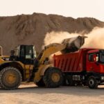 نقش کلیدی کامیون‌های کمپرسی و میکسر (X5000D) SHACMOTO در صنعت بتن
