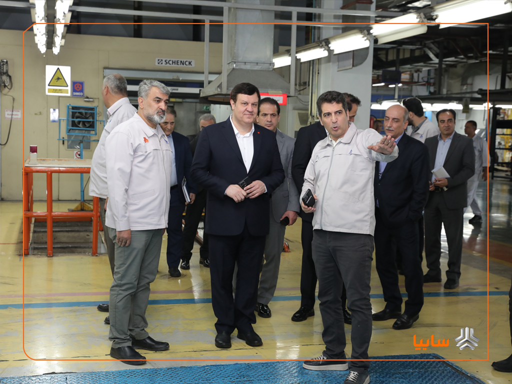 بازدید مدیرعامل بانک ملت از خط تولید پارس‌خودرو در تهران